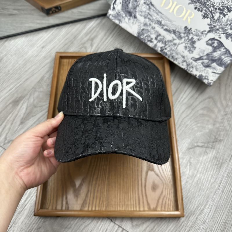 CHRISTIAN DIOR